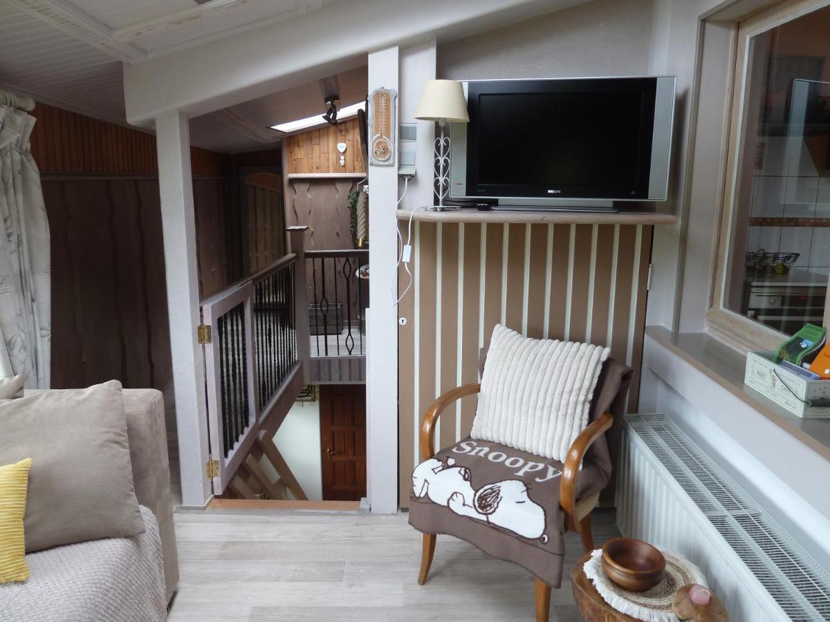 'Chez Lulu' - Gîte de charme en Ardennes avec grande terrasse fermée Nassogne Esterno foto