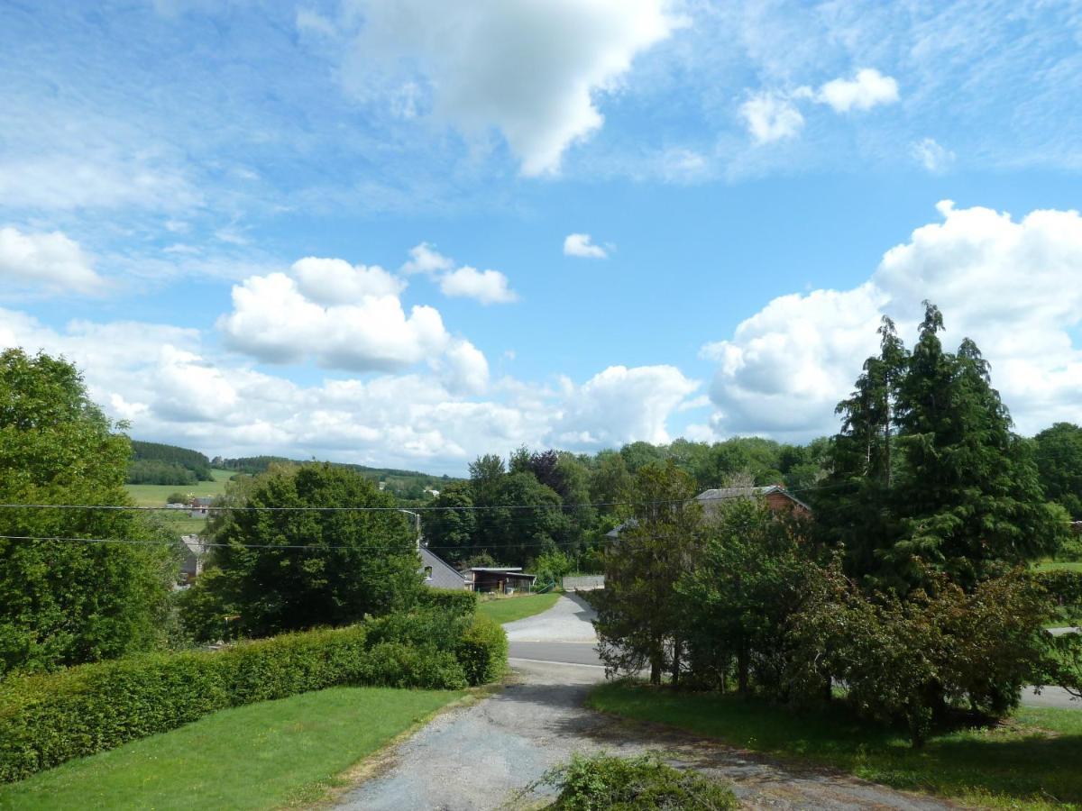 'Chez Lulu' - Gîte de charme en Ardennes avec grande terrasse fermée Nassogne Esterno foto