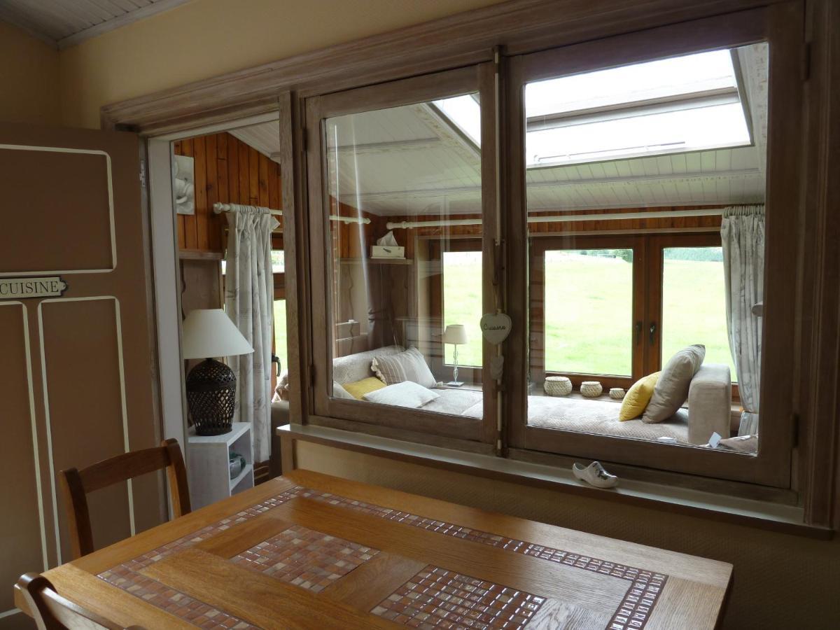 'Chez Lulu' - Gîte de charme en Ardennes avec grande terrasse fermée Nassogne Esterno foto