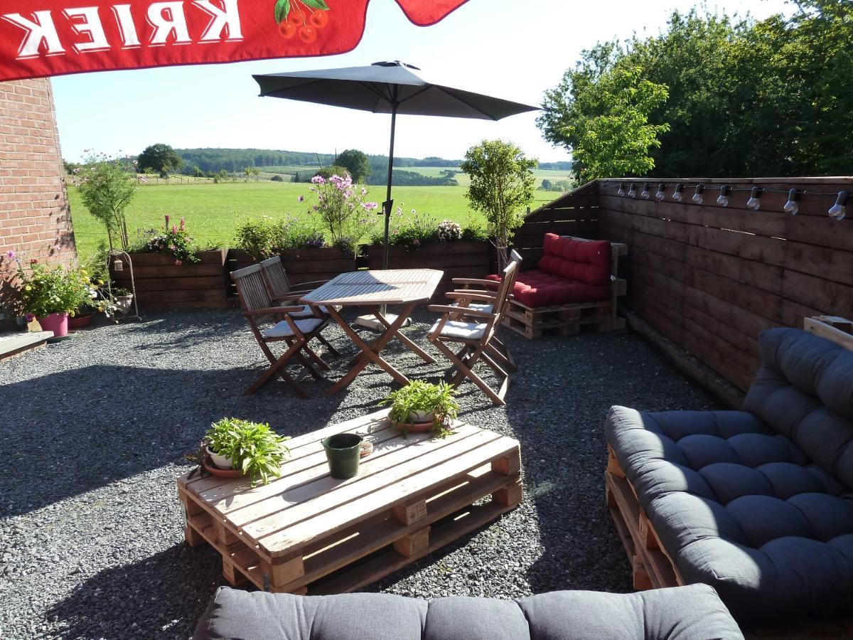 'Chez Lulu' - Gîte de charme en Ardennes avec grande terrasse fermée Nassogne Esterno foto