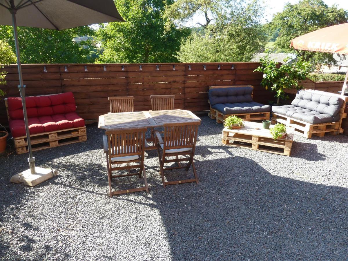'Chez Lulu' - Gîte de charme en Ardennes avec grande terrasse fermée Nassogne Esterno foto