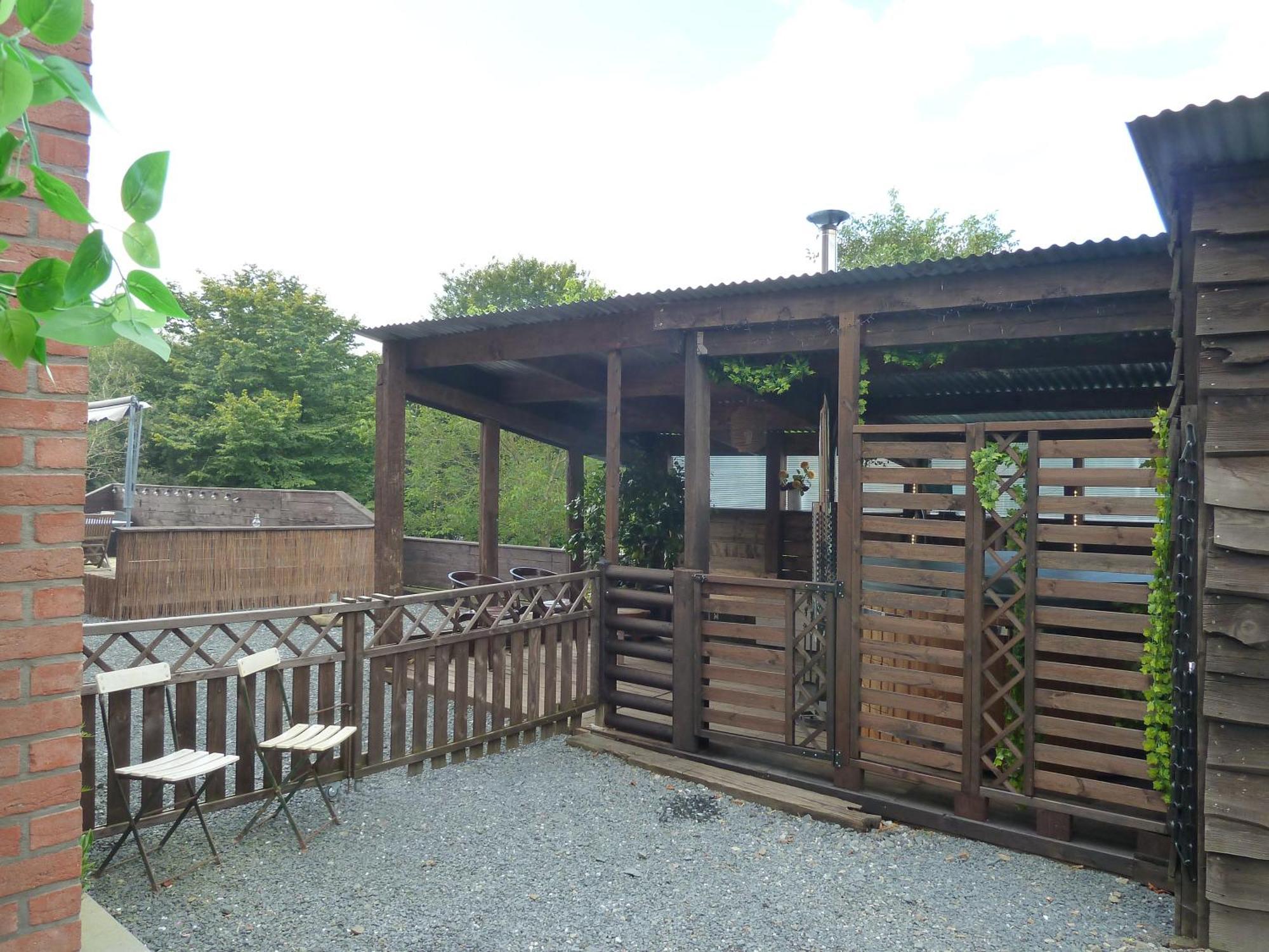 'Chez Lulu' - Gîte de charme en Ardennes avec grande terrasse fermée Nassogne Esterno foto